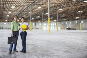 Qué grúa necesitas para montar una nave industrial